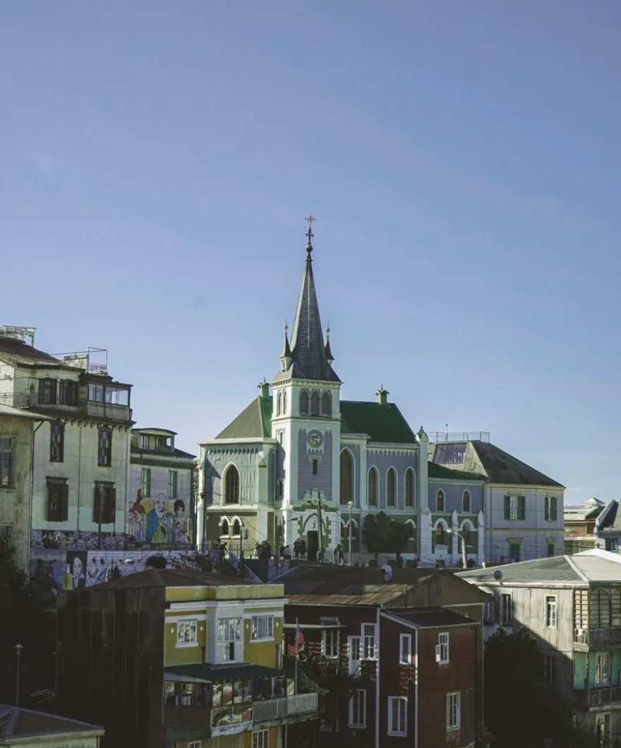 Chile se cuenta desde sus barrios, sus artistas y sus rincones